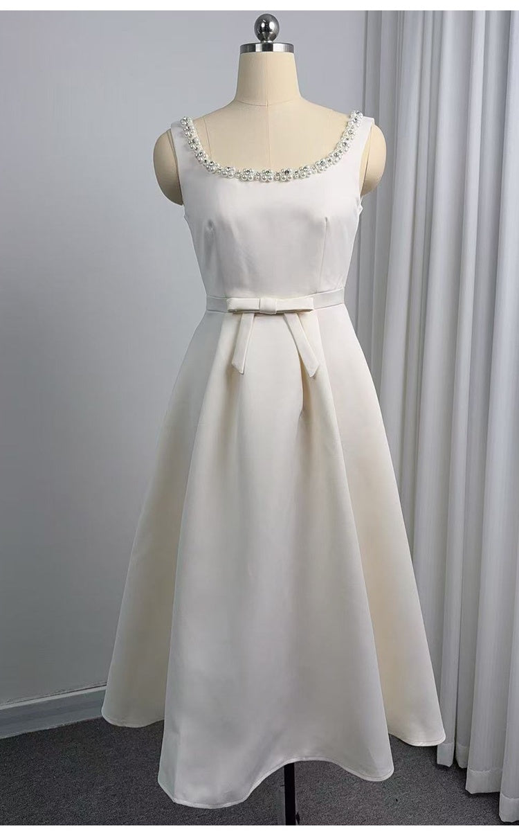 CM-DY058101 Women Elegant European Style Square Collar Sleeveless Pinched Waist Mid-Length Dress - Apricot