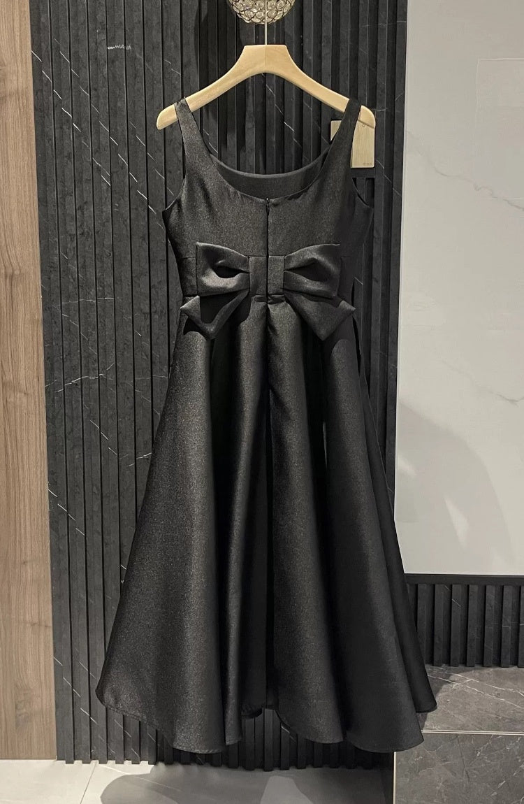 CM-DY061757 Women Elegant European Style Square Neck Sleeveless Pinched Waist Slim Dress - Black