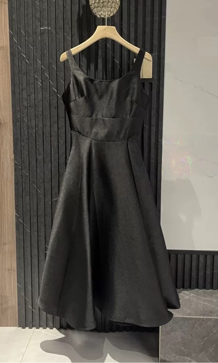 CM-DY061757 Women Elegant European Style Square Neck Sleeveless Pinched Waist Slim Dress - Black