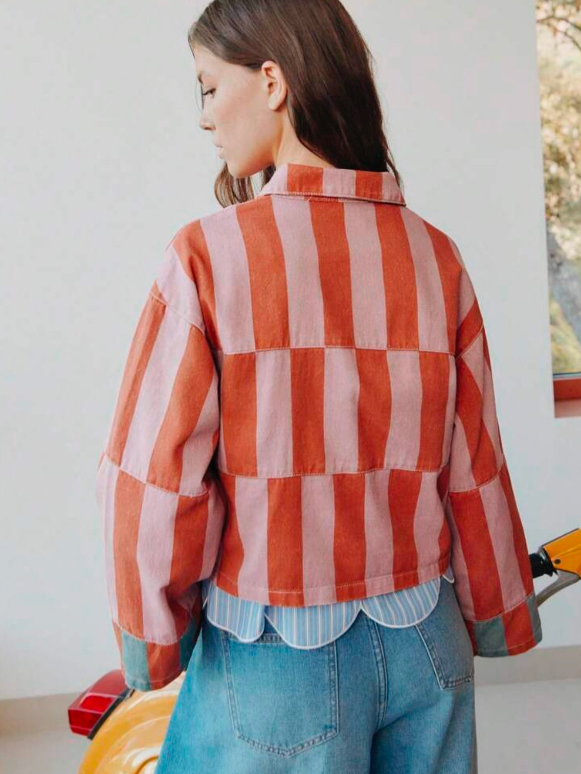 CM-CS909952 Women Elegant Seoul Style Collar Neckline Long Sleeve Striped Cropped Jacket