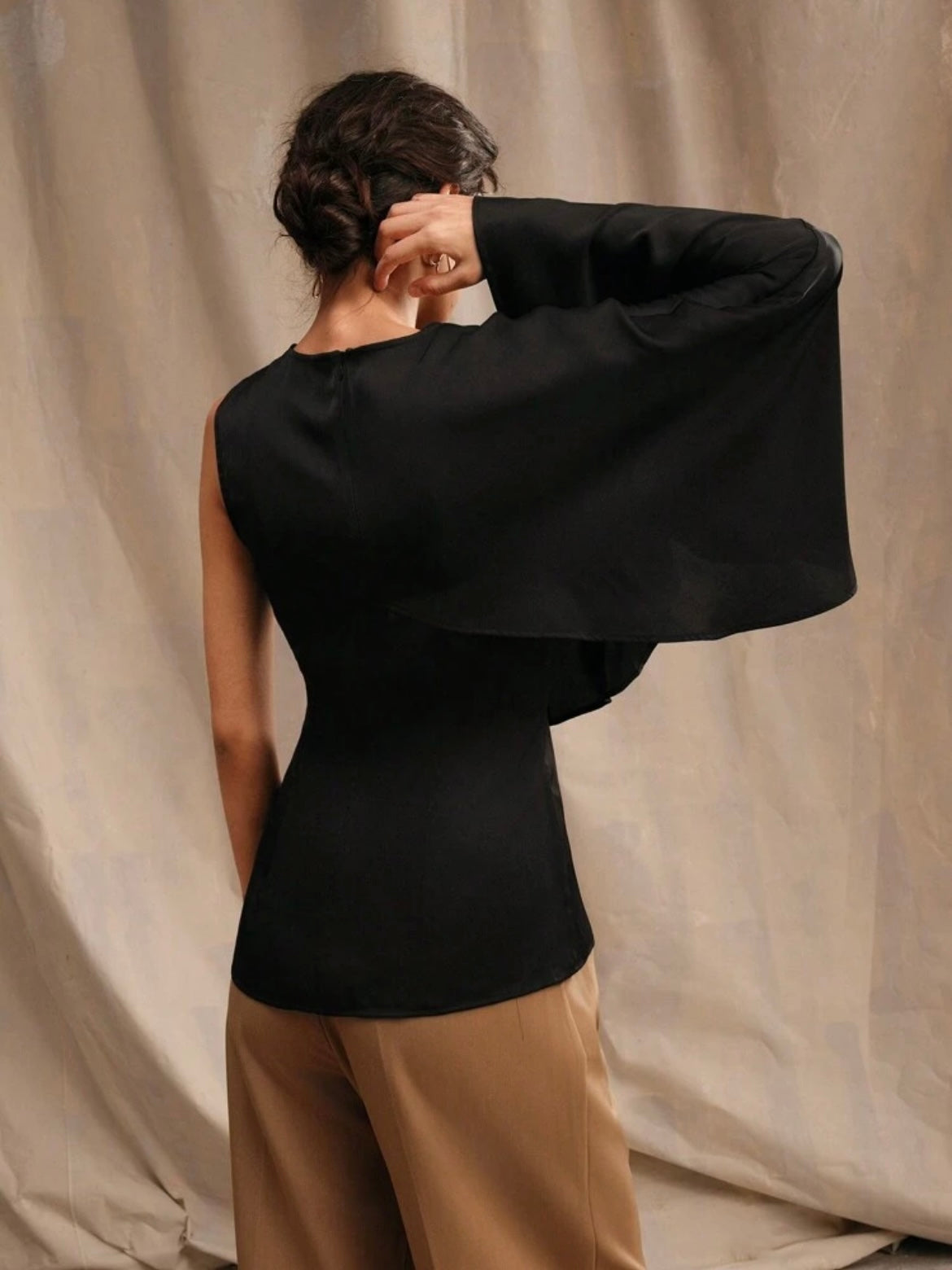 CM-TS321600 Women Elegant Seoul Style Round Neck Solid Color One-Shoulder Shirt - Black