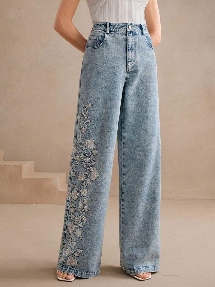 CM-BS147619 Women Casual Seoul Style Floral Embroidery Flared Leg Jeans - Blue