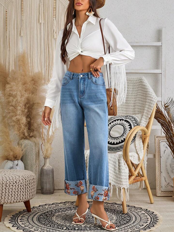 CM-BS823330 Women Casual Seoul Style Light Wash Embroidered Hems Denim Capri Pants