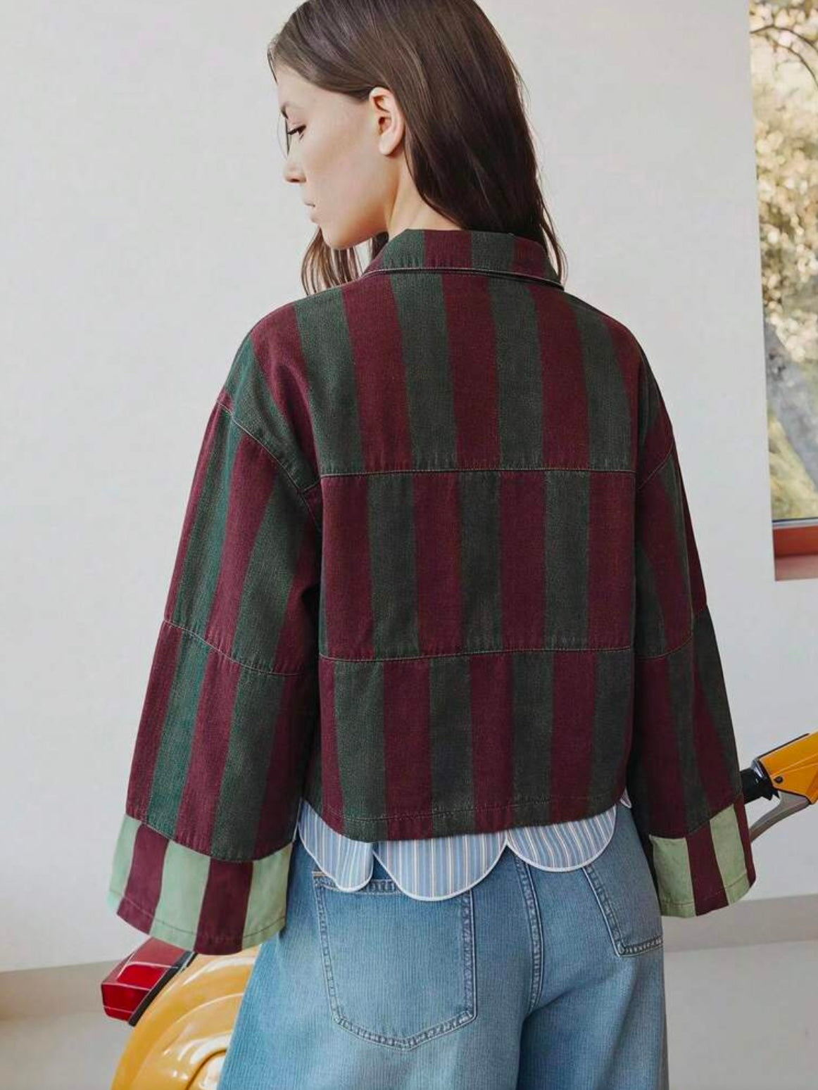 CM-CS921182 Women Elegant Seoul Style Collar Neckline Long Sleeve Striped Cropped Jacket