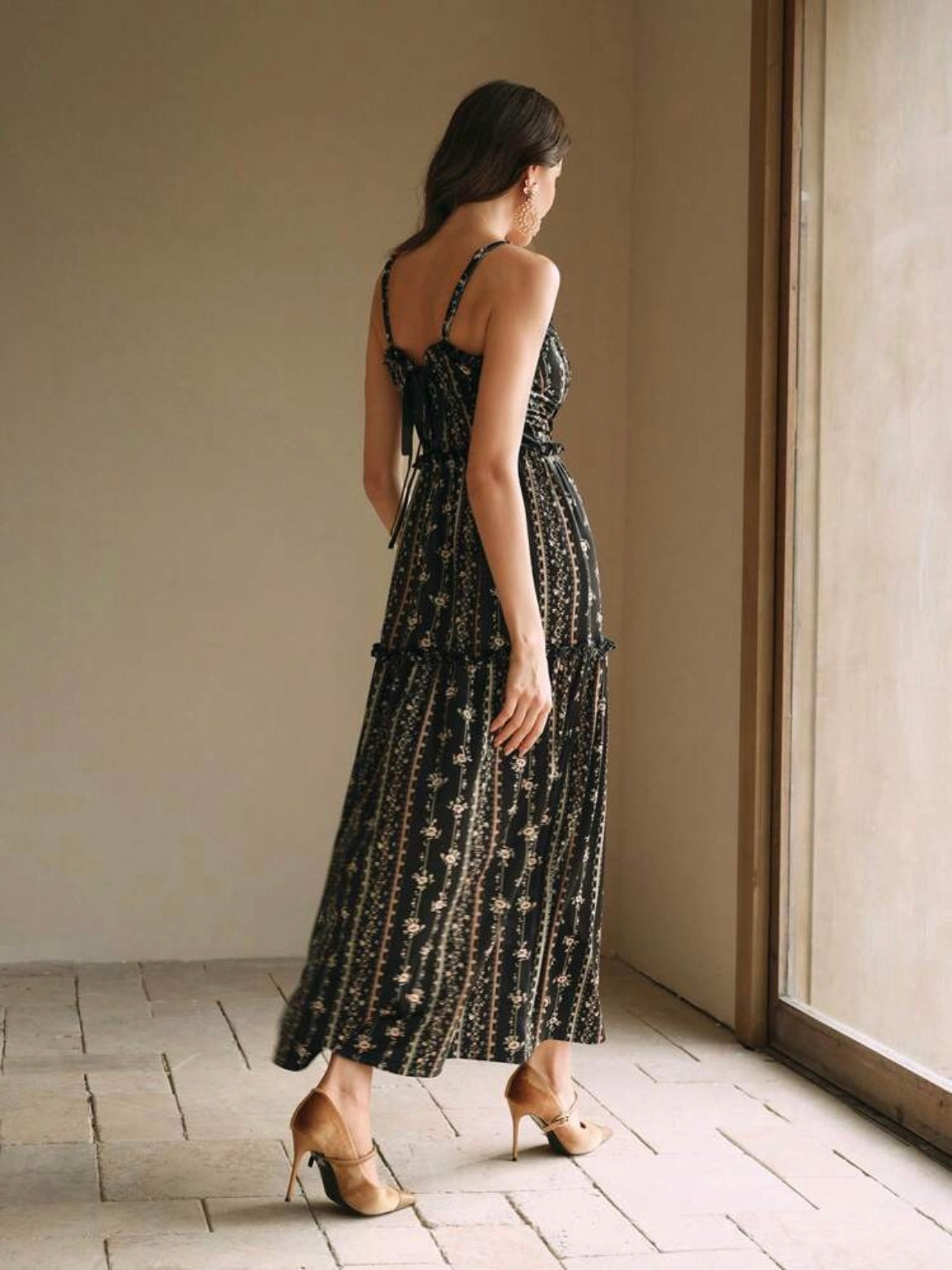 CM-DS071078 Women Elegant Seoul Style Sleeveless Floral Ruffled Hem A-Line Flannel Dress - Black
