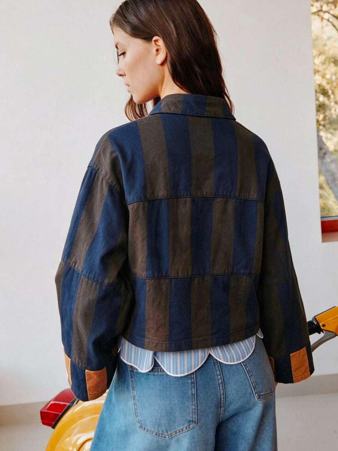 CM-CS884886 Women Elegant Seoul Style Collar Neckline Long Sleeve Striped Cropped Jacket
