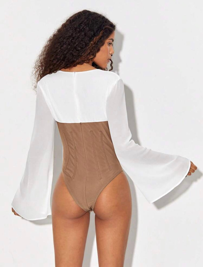 CM-TS152501 Women Elegant Seoul Style Two Tone Plunging Neck Trumpet Sleeve Bodysuit