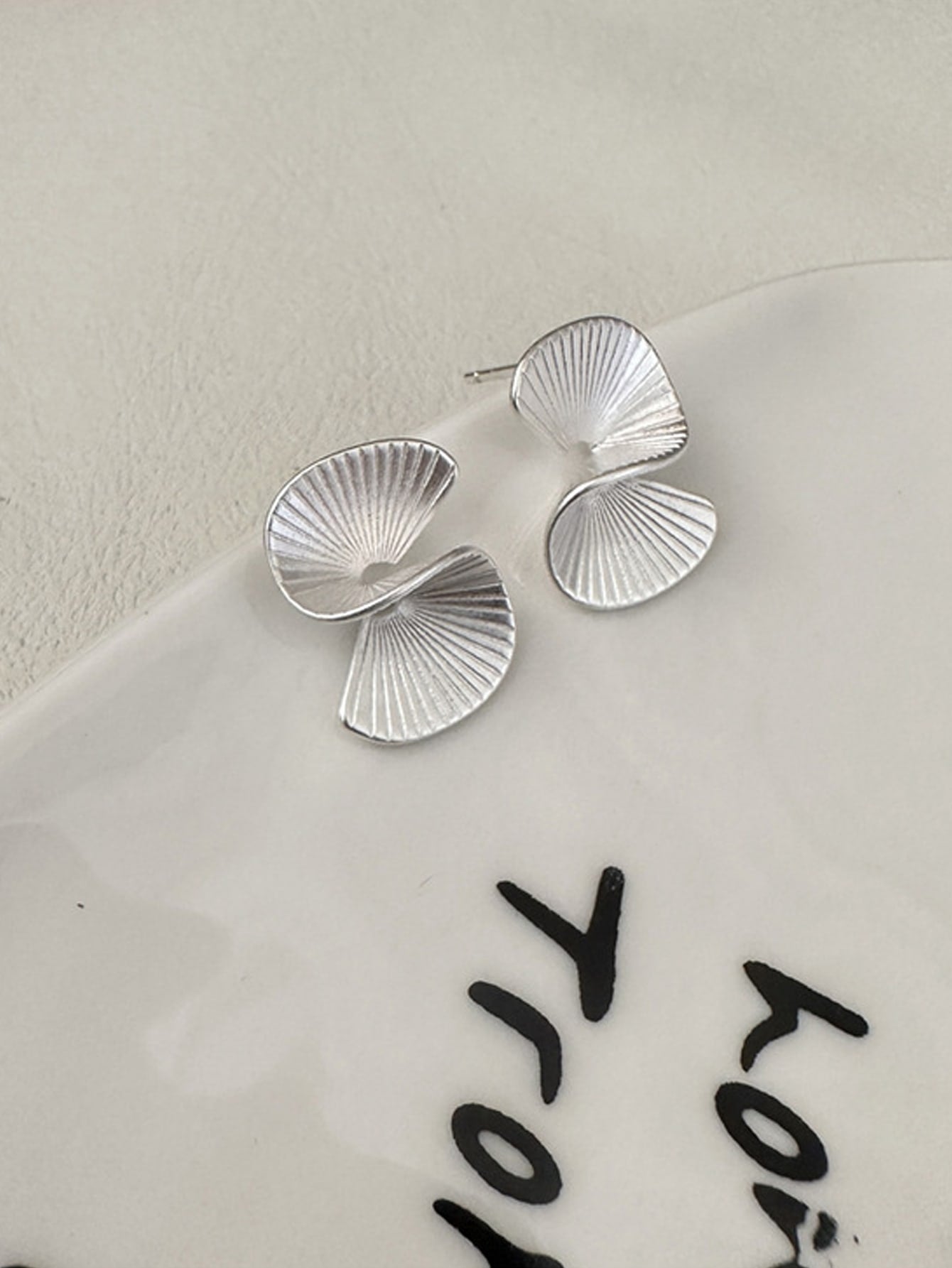 CM-AE550650 925 Sterling Silver Geometric Fan Shaped Matte Earrings