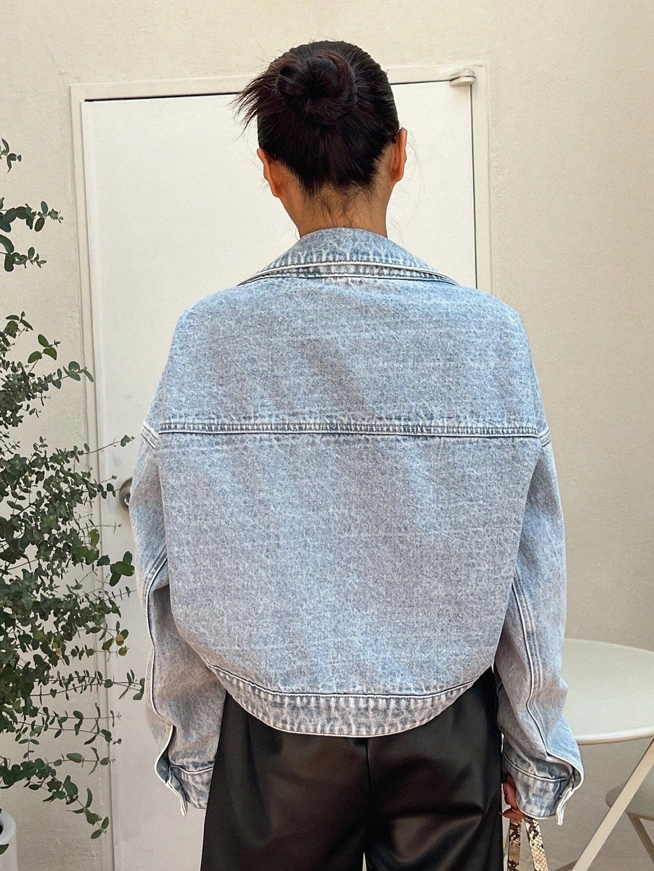 CM-CS222006 Women Preppy Seoul Style Light Wash Drop Shoulder Asymmetrical Hem Denim Jacket