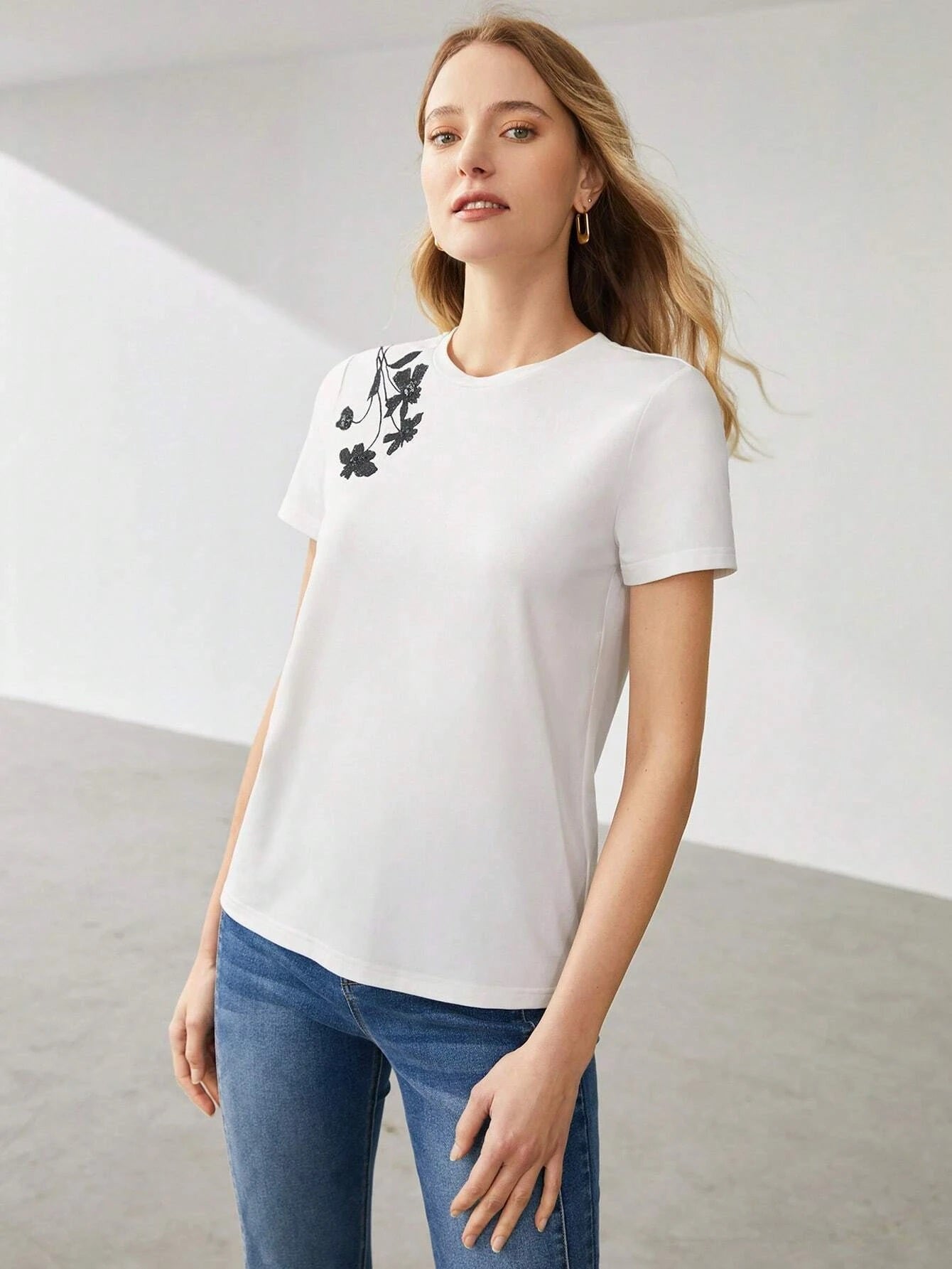 CM-TS444294 Women Casual Seoul Style Round Neck Sequin Floral Detail T-Shirt - White