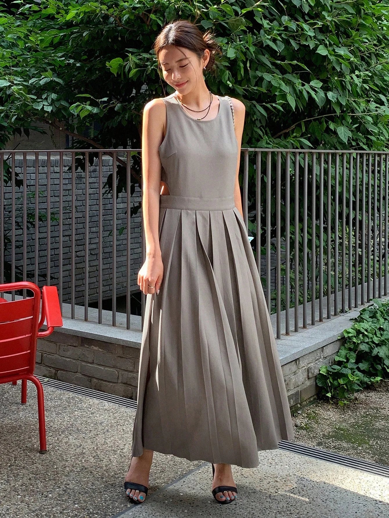 CM-DS286867 Women Casual Seoul Style Round Neck Sleeveless Solid Pleated Hem Dress - Gray