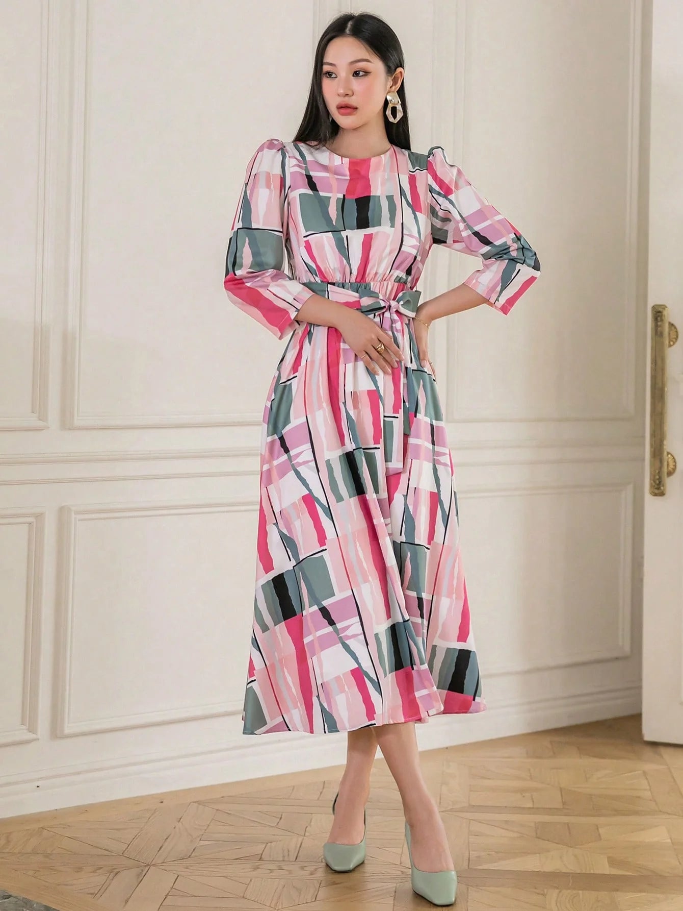 CM-DS694159 Women Casual Seoul Style Geometric Print Round Neck Belted Dress