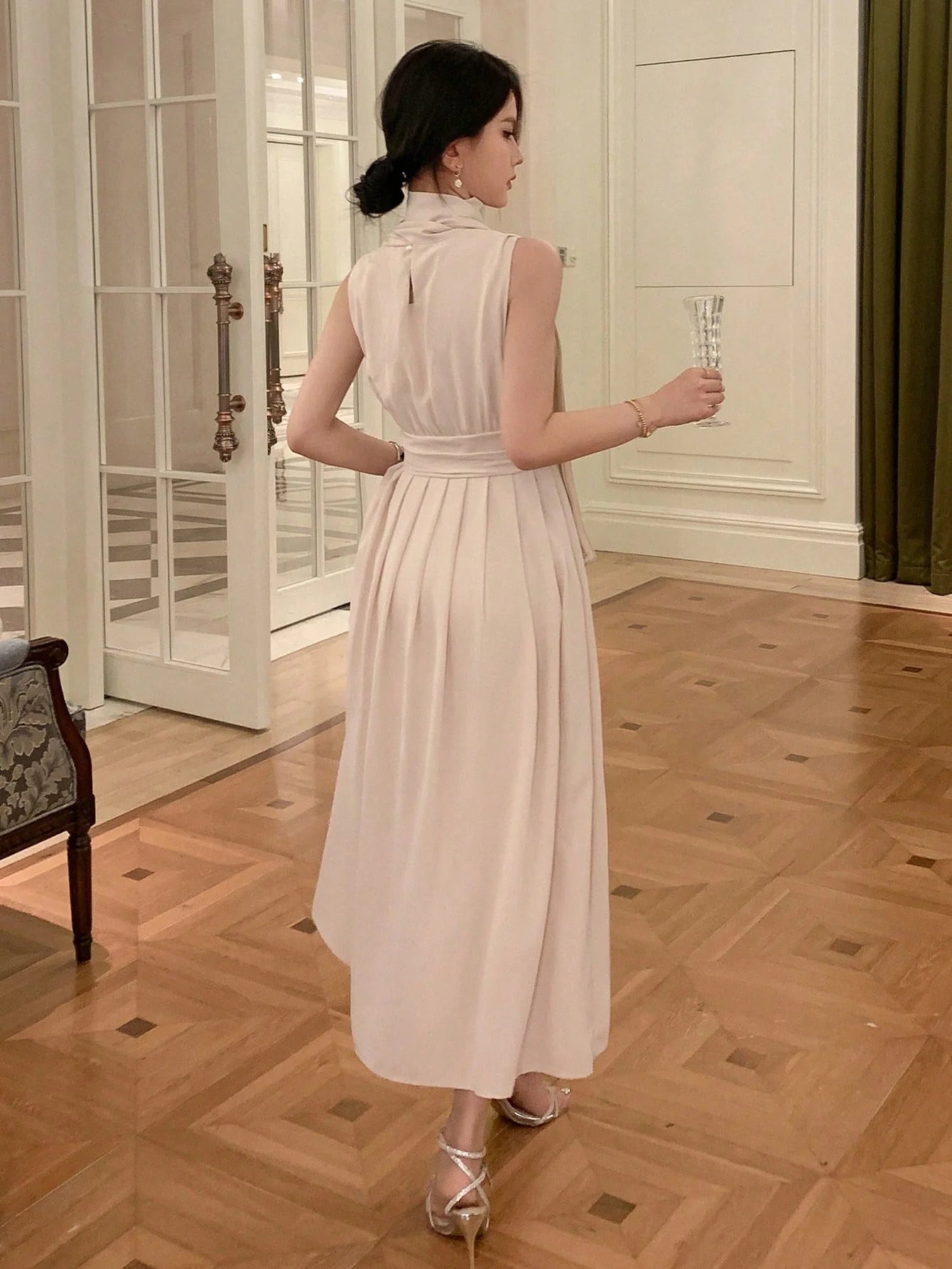 CM-DS634353 Women Elegant Seoul Style Stand Collar Sleeveless Solid Pleated Detail Dress
