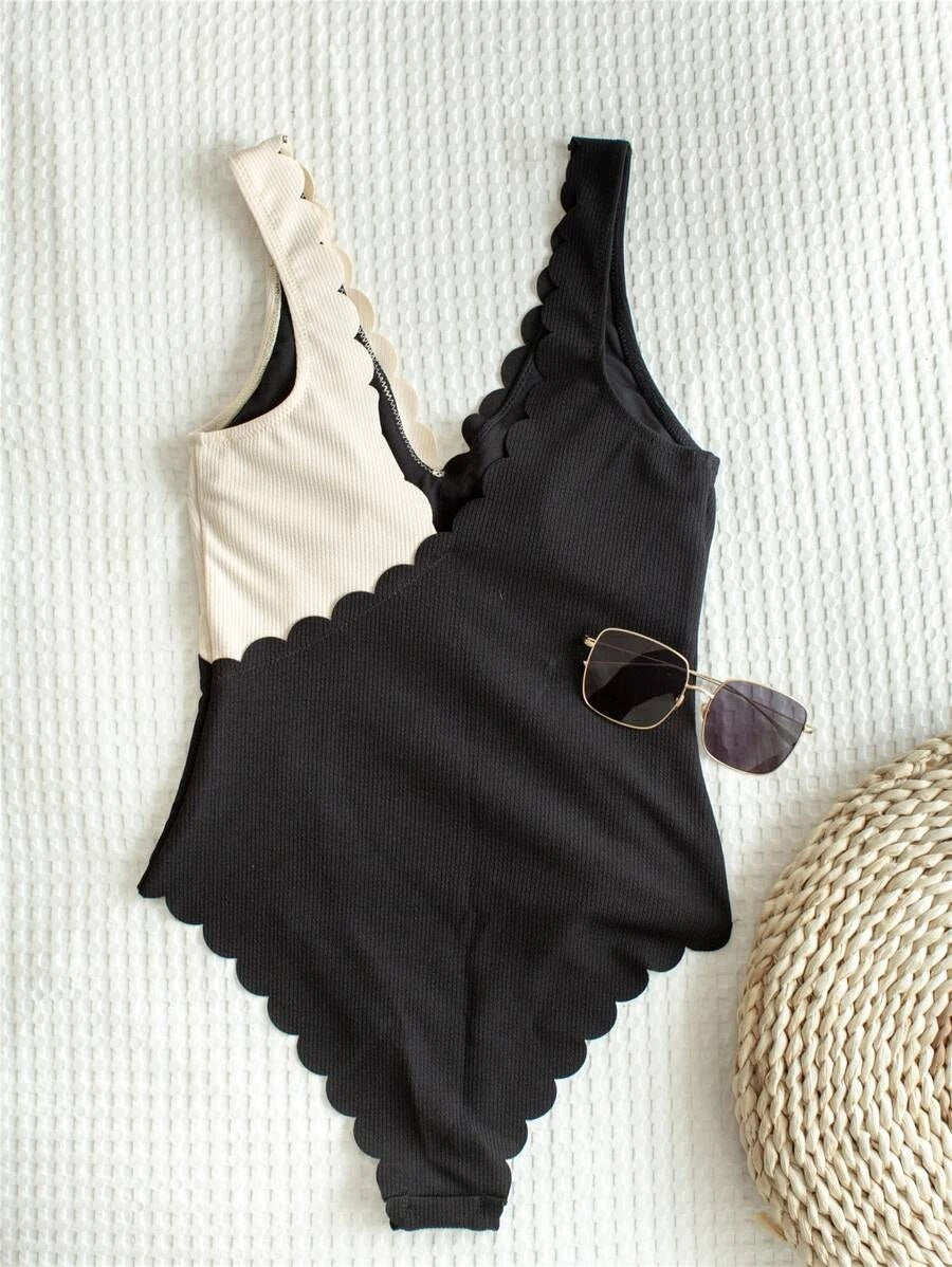 CM-SWS616835 Women Trendy Seoul Style Two Tone Scallop Trim One Piece Swimsuit