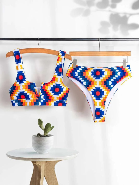 CM-SWS617063 Women Trendy Seoul Style Geometric Print V-Wired Bikini Swimsuit