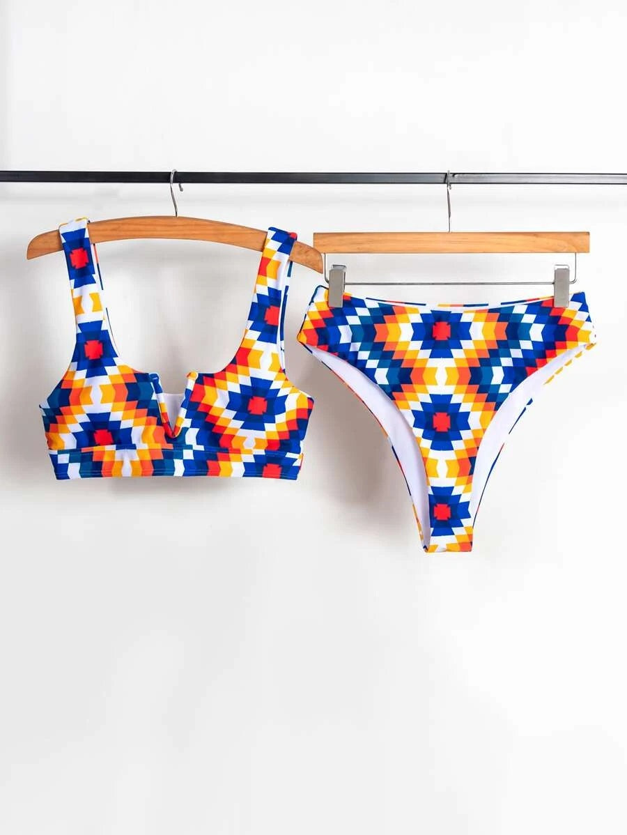CM-SWS617063 Women Trendy Seoul Style Geometric Print V-Wired Bikini Swimsuit