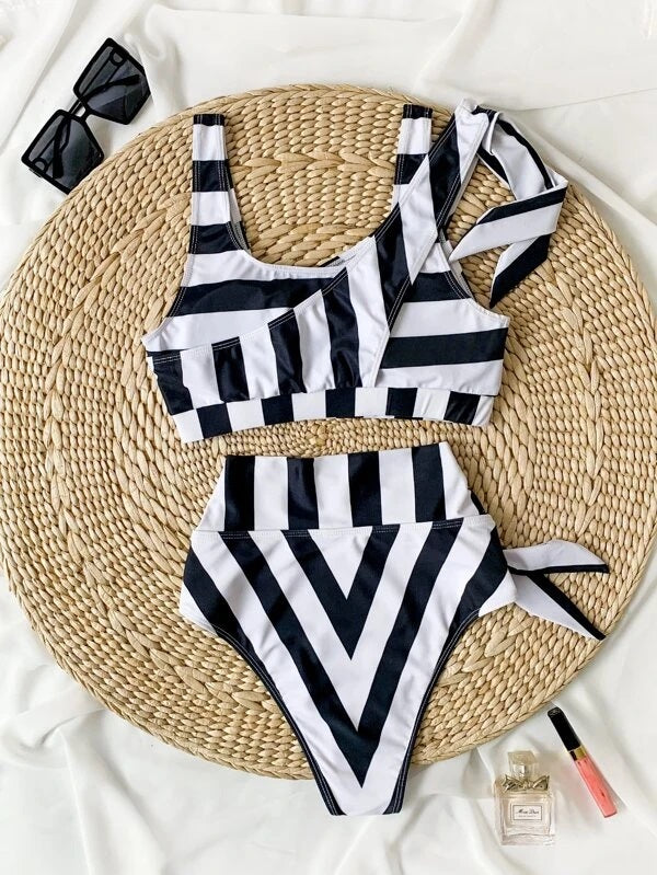CM-SWS304533 Women Trendy Seoul Style Striped Self Tie High Waisted Bikini Swimsuit