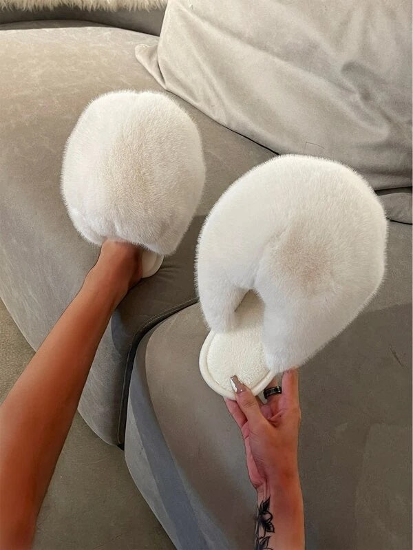 CM-SHS471507 Women Trendy Seoul Style Minimalist Faux Fur Home Slippers - White