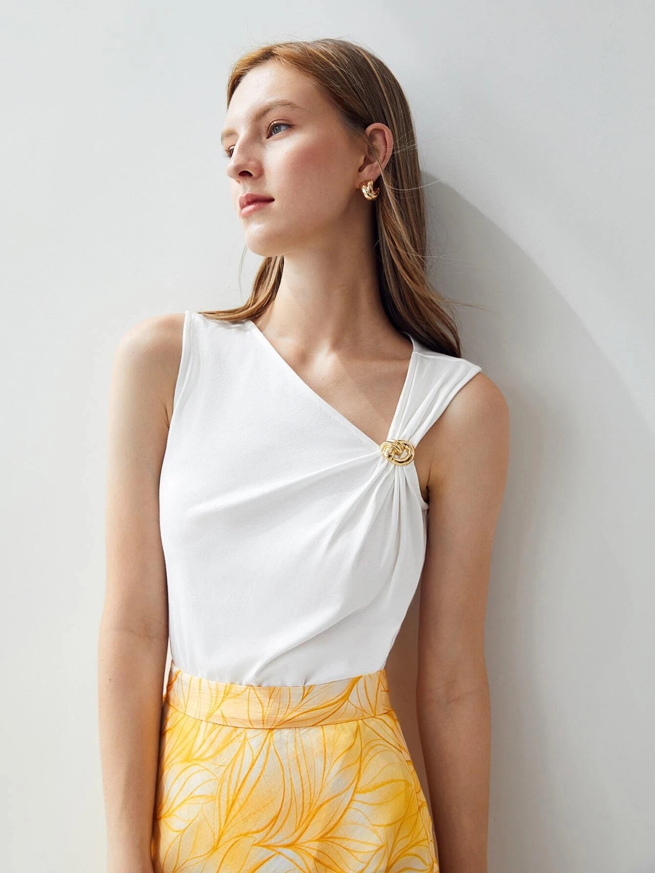 CM-TS522066 Women Elegant Seoul Style Sleeveless Asymmetrical Neck Top - White