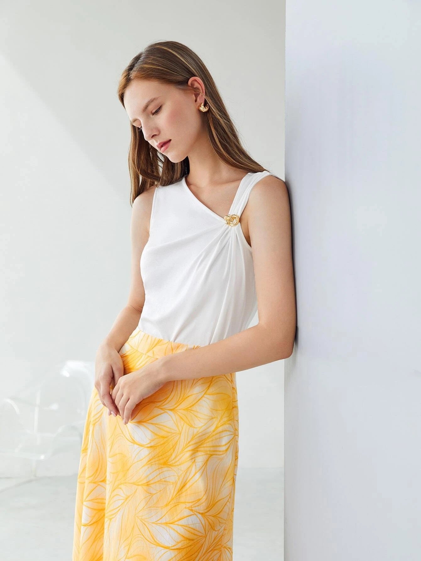 CM-TS522066 Women Elegant Seoul Style Sleeveless Asymmetrical Neck Top - White