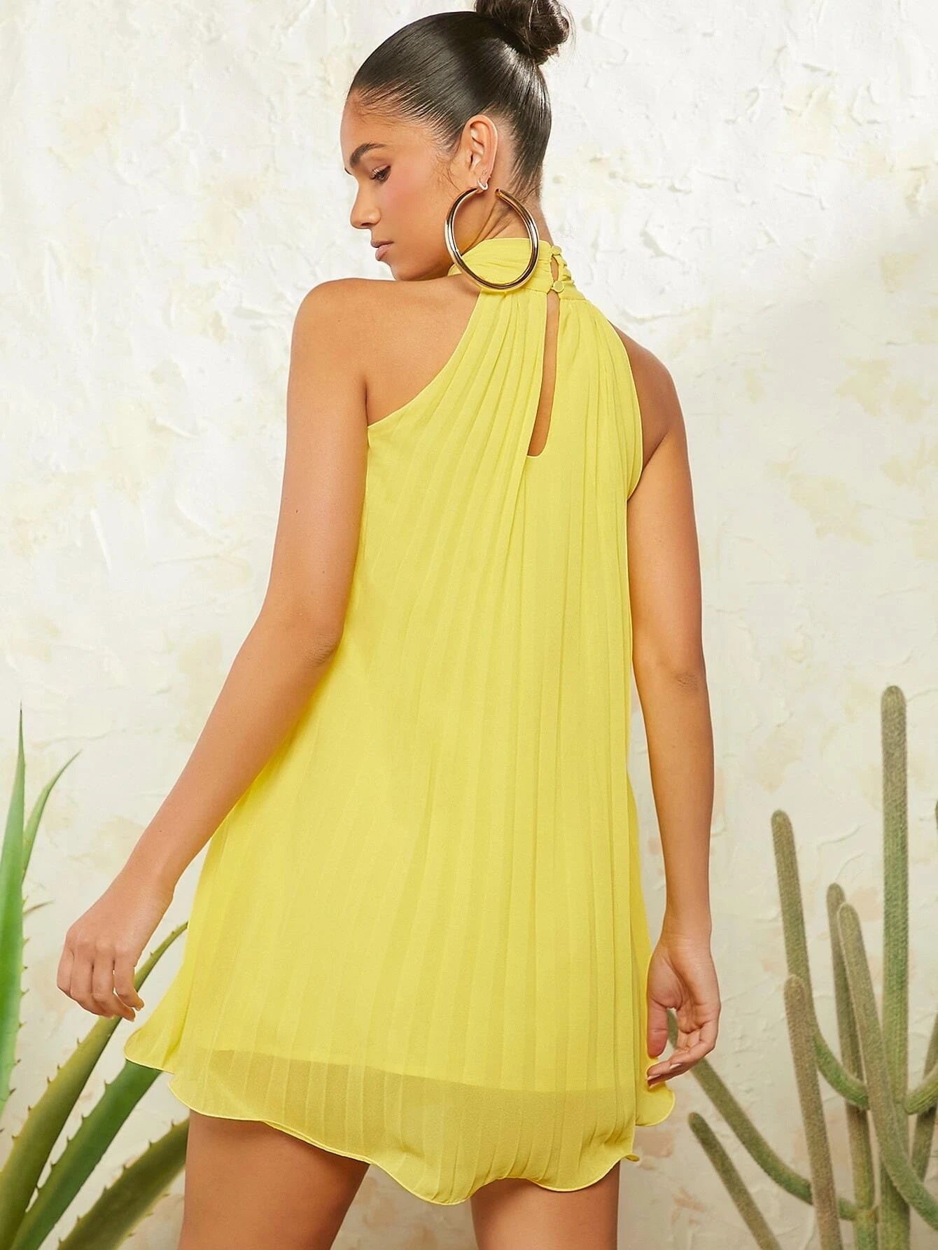 CM-DS119099 Women Elegant Seoul Style Sleeveless Solid Pleated Halter Dress - Yellow