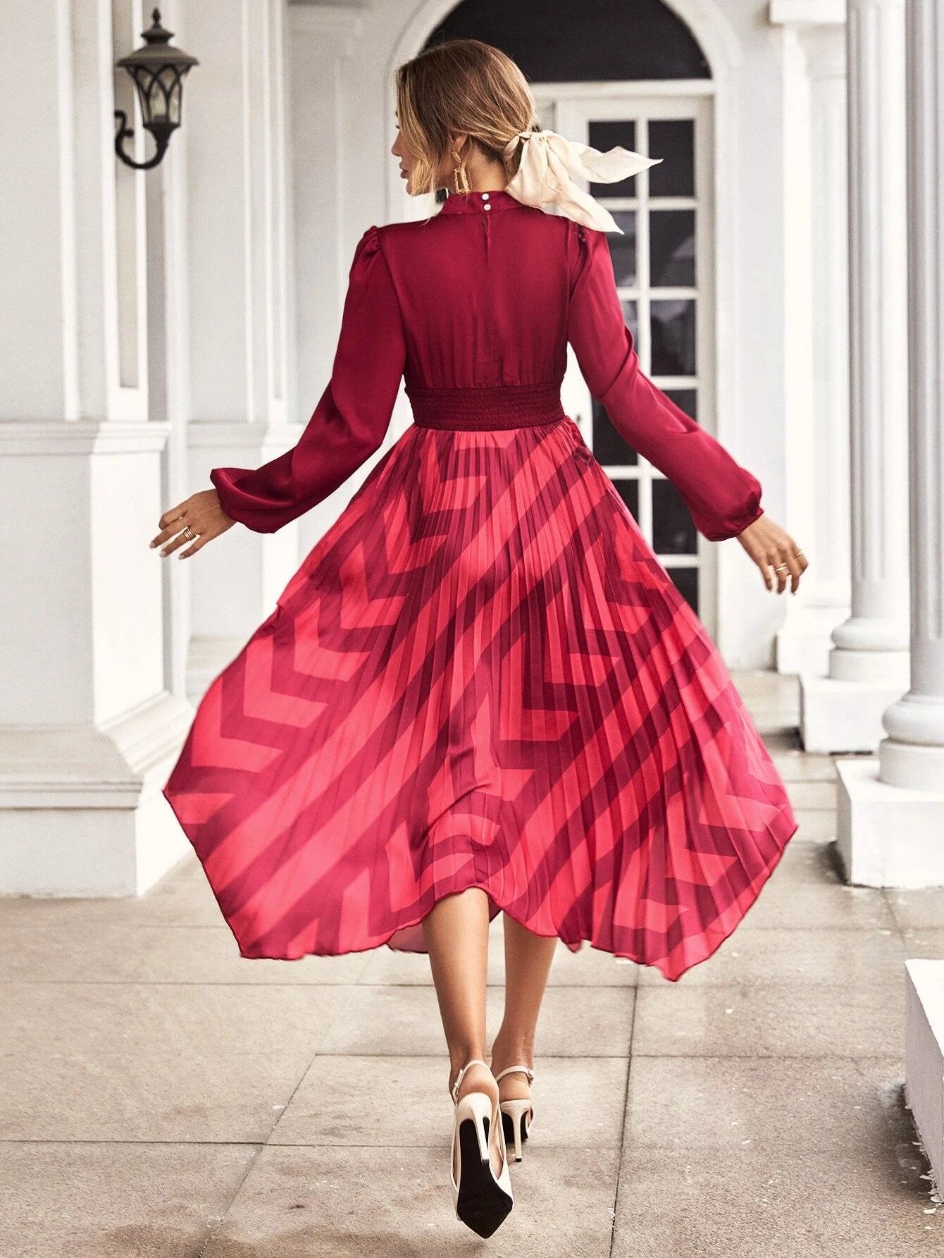 CM-DS447499 Women Casual Seoul Style Print Keyhole Neckline Shirred Waist Pleated Hem Satin Dress