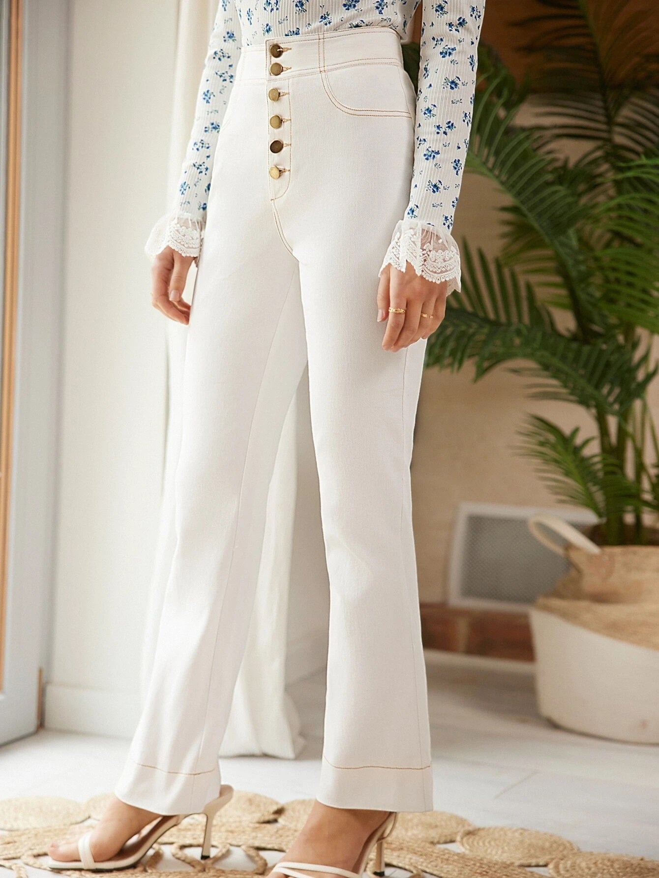 CM-BS650494 Women Elegant Seoul Style High Waist Button Fly Flare Leg Jeans - White