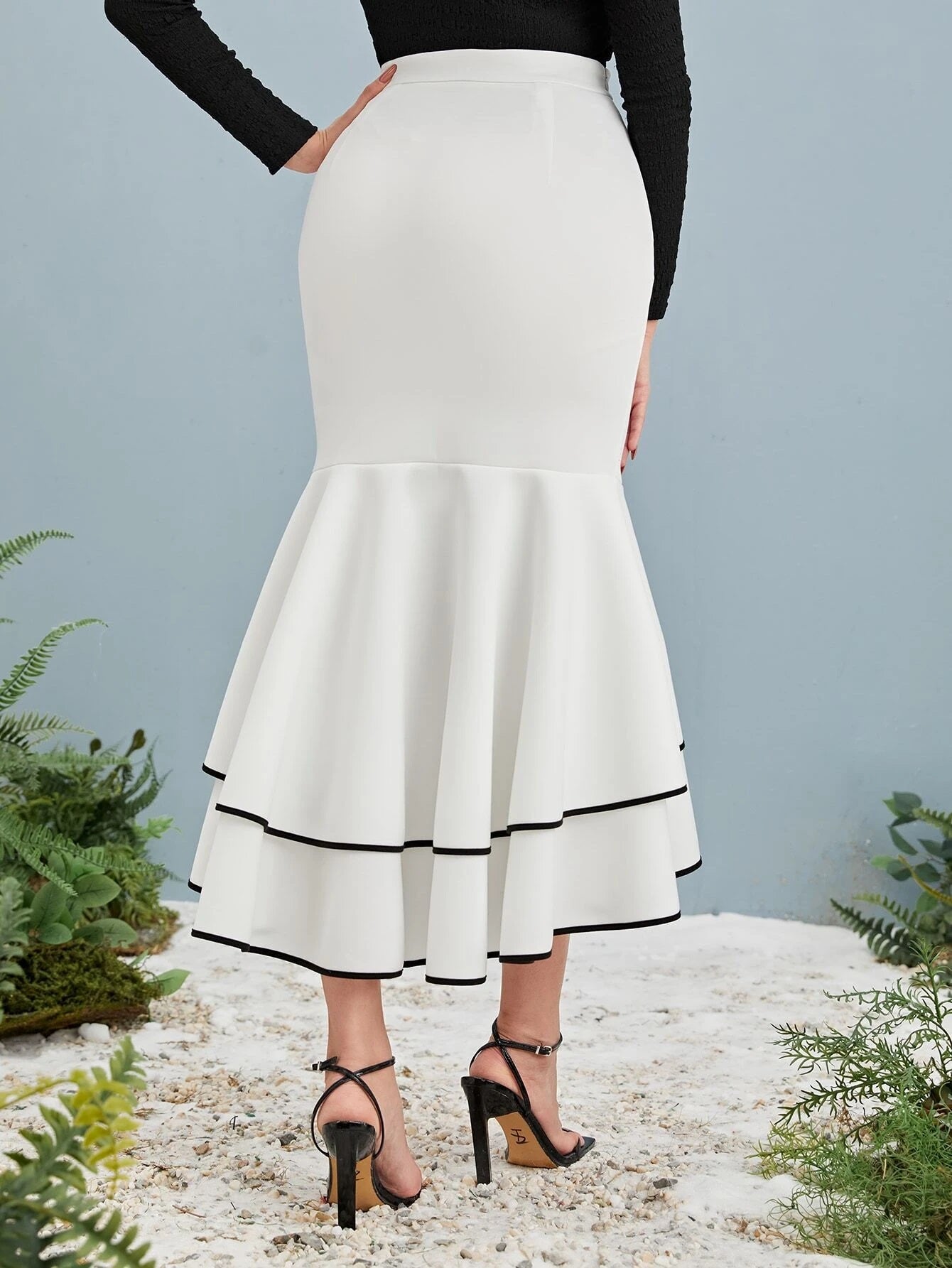 CM-BS456073 Women Elegant Seoul Style Contrast Binding Mermaid Hem Skirt - White