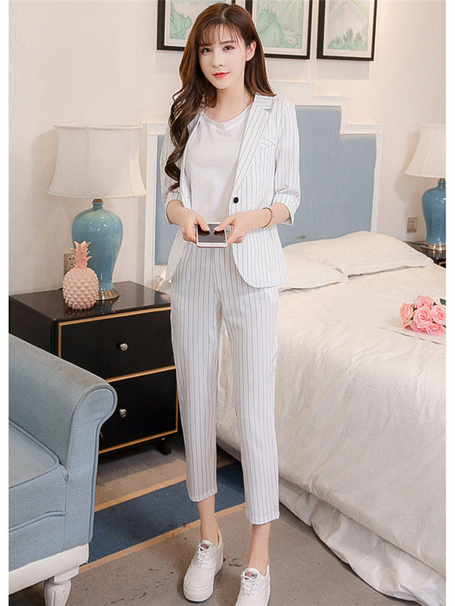 CM-SF080125 Women European Style Beige Tailored Collar Stripes Cropped Leisure Suits - Set