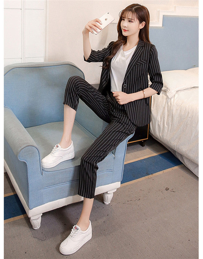 CM-SF080125 Women European Style Black Tailored Collar Stripes Cropped Leisure Suits - Set