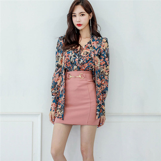 CM-SF093029 Women Charming Seoul Style V-Neck Floral Blouse With Skinny Mini Skirt - Set