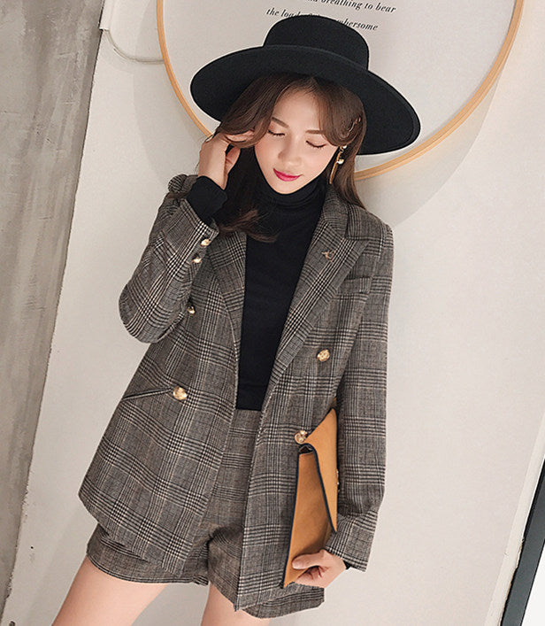 CM-SF010604 Women Elegant Vogue Tailored Collar Double-Breasted Plaids Short Suits - Set