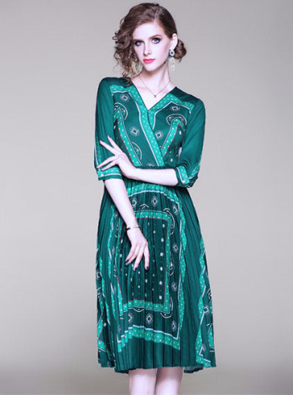 CM-DF103102 Women Retro European Style 3/4 Sleeve V-Neck Floral Pleated A-Line Dress