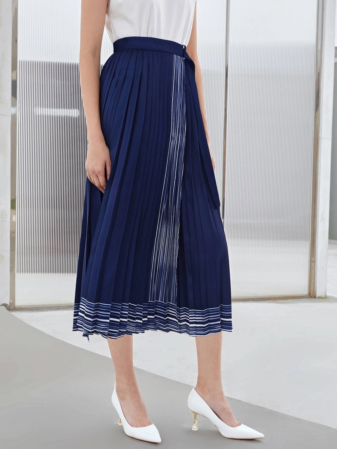 CM-BS975215 Women Elegant Seoul Style High Waist Pleated Flowy Belted Skirt - Navy Blue