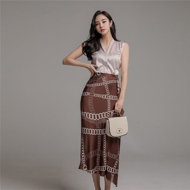 CM-SF110916 Women Casual Seoul Style V-Neck Blouse With Chain Printings Long Skirt - Set