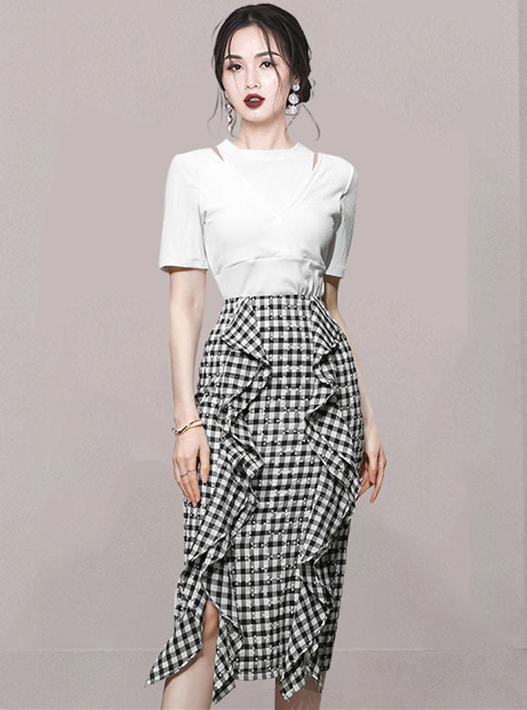 CM-SF052408 Women Elegant Seoul Style Cotton T-Shirt With Plaids Flouncing Skirt - Set