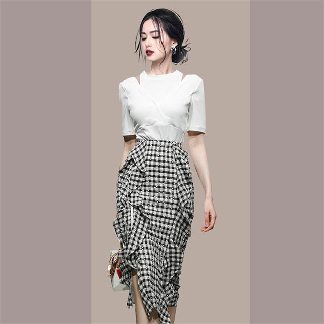 CM-SF052408 Women Elegant Seoul Style Cotton T-Shirt With Plaids Flouncing Skirt - Set