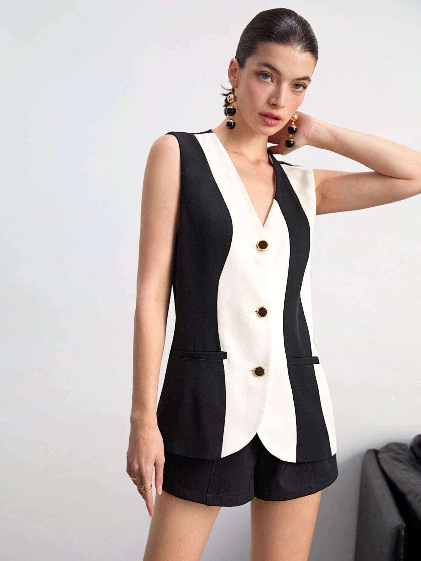 CM-CS834220 Women Elegant Seoul Style Two Tone Button Front Vest Blazer