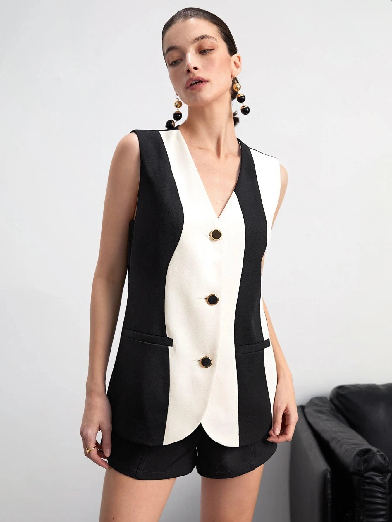 CM-CS834220 Women Elegant Seoul Style Two Tone Button Front Vest Blazer