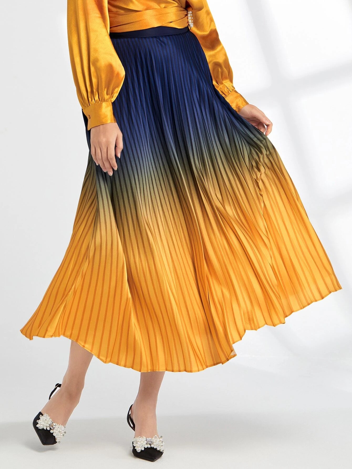 CM-BS185935 Women Casual Seoul Style High Waist Ombre Pleated Skirt